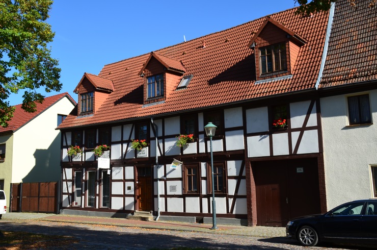 Fachwerkfassade der Pension am Park am Wörlitzer Markt